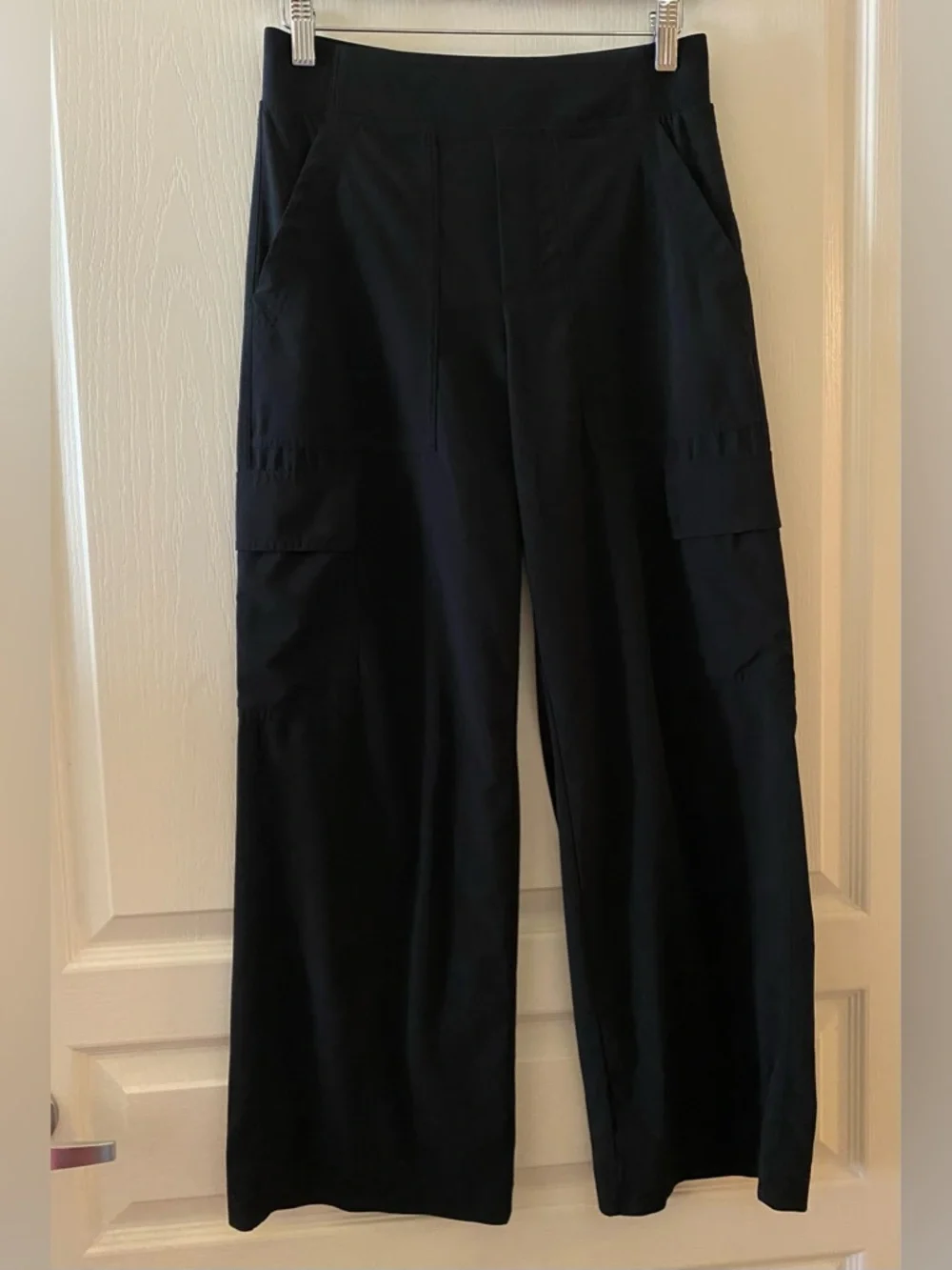 ATHLETA Brooklyn Heights High Rise Cargo Pant Wide Legs in Black - 0 Petite - Picture 2 of 12
